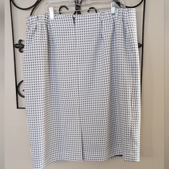 💥Checkered Skirt - Picture 5 of 6